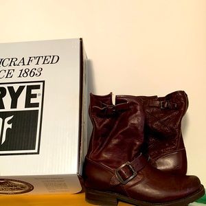 New Frye Veronica short boots 6M slouchy with boot socks!